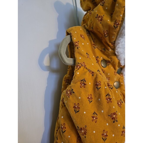Aspen Kids Girls Size 3-6 Month Yellow Hooded Corduroy Winter Vest Snap Closure - Picture 3 of 10